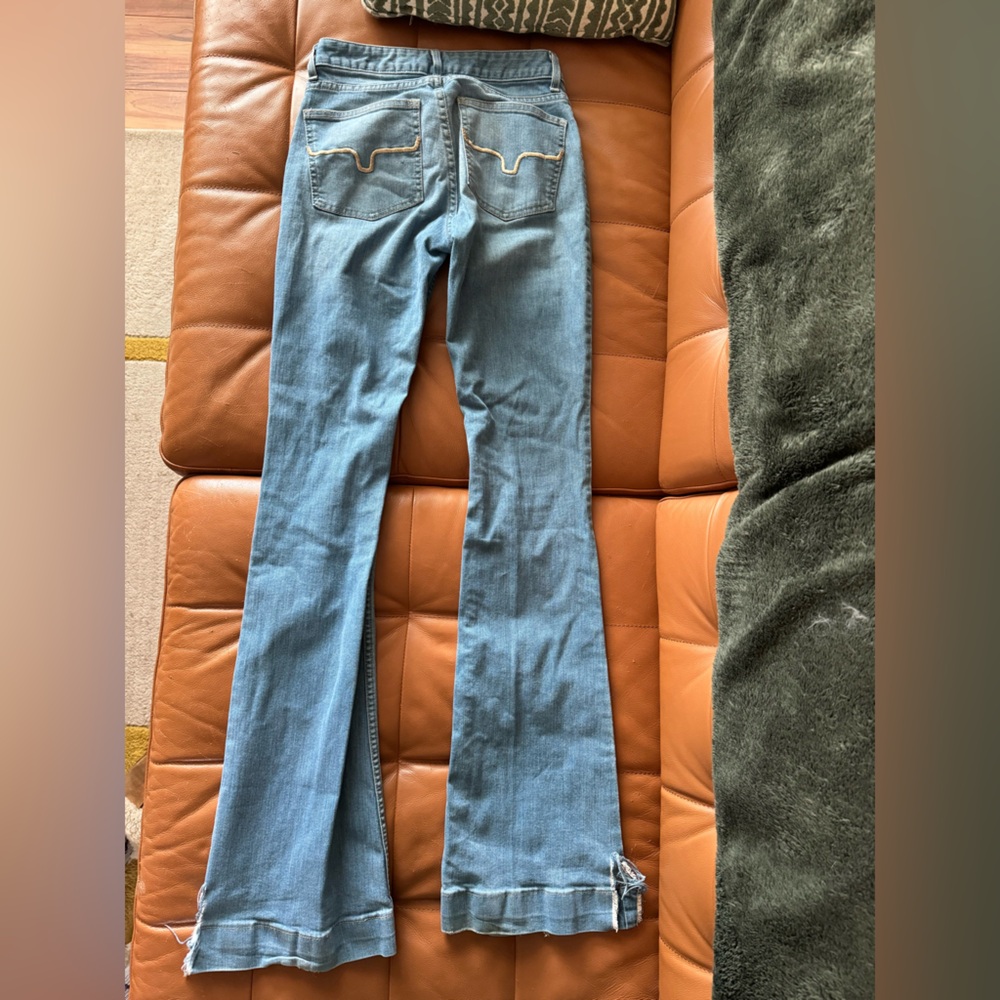 Kimes “Lola” intentionally distressed jeans EUC size 2x36